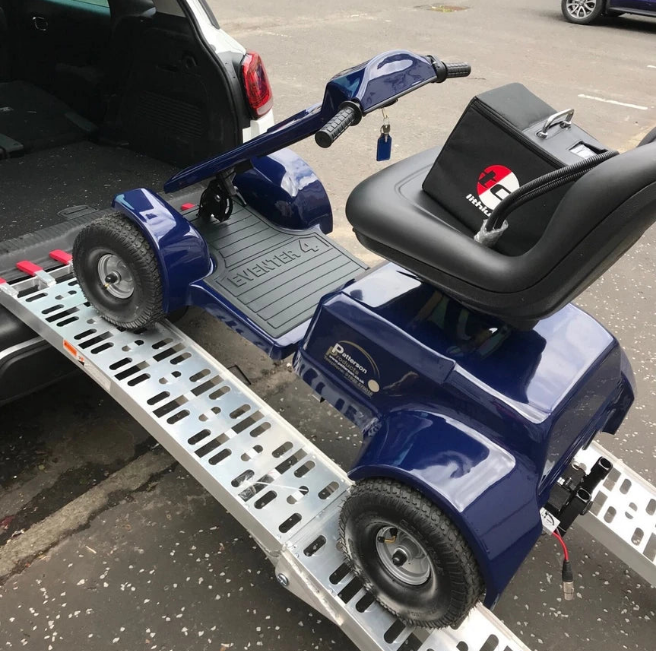 2 x Folding Loading Ramps - 2.2m 600kg Capacity Aluminium Van Trailer Loading